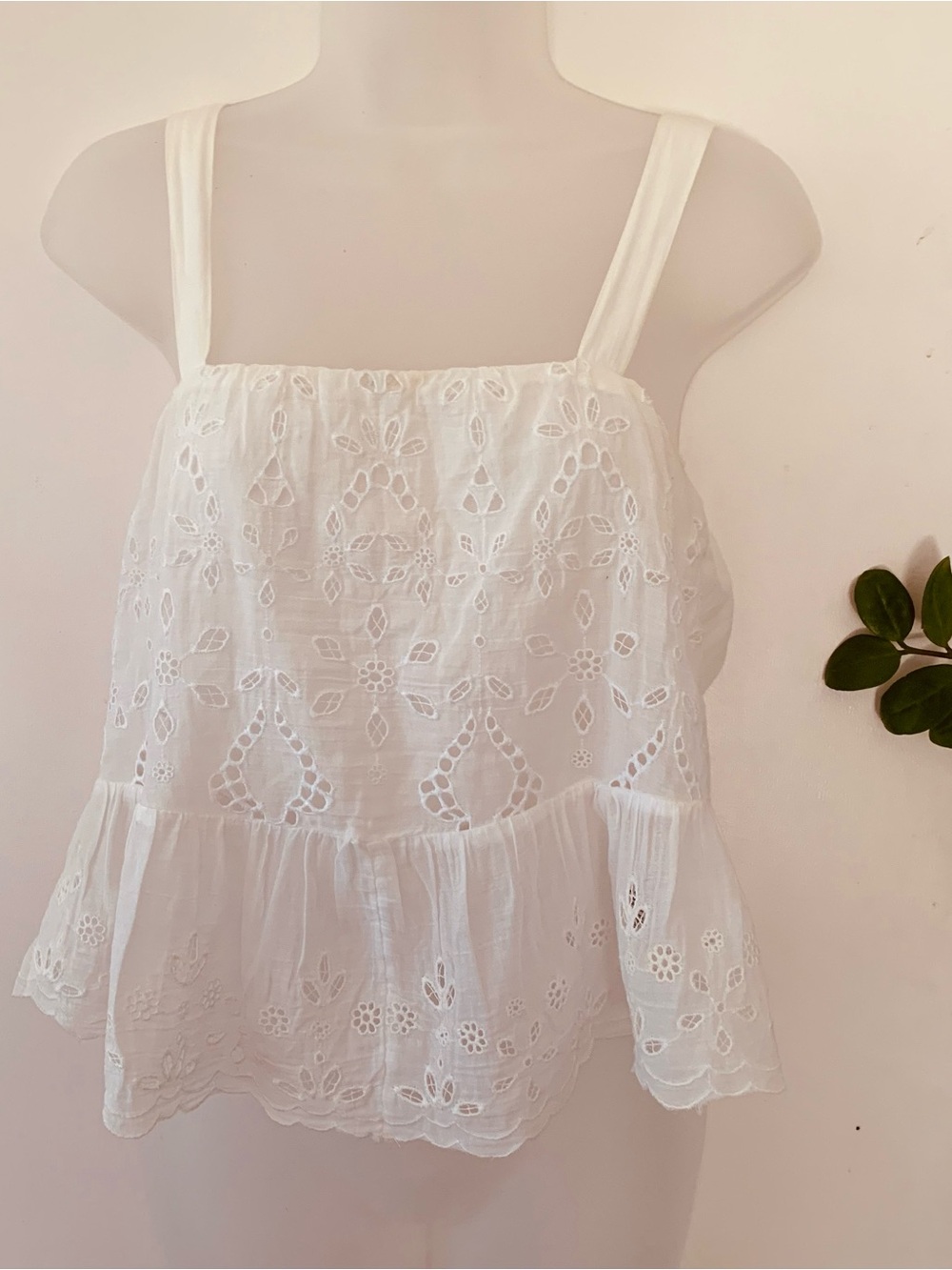 American Eagle Outfitters 100% Eyelet White Cotton top  size XS